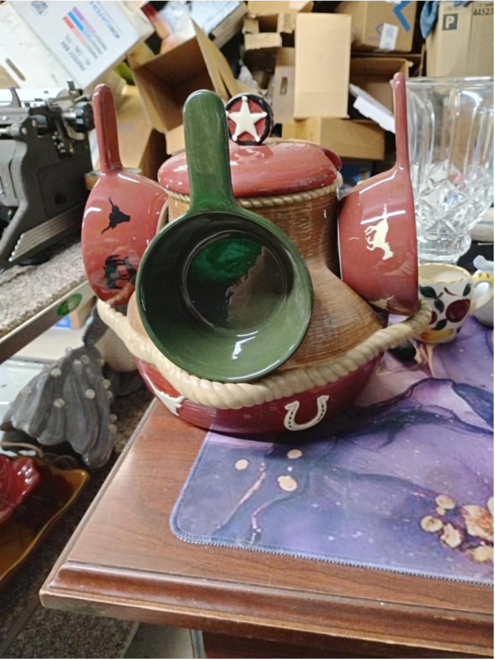 Sonoma Happy Trails Chili Pot with Lid and 3 Chili Bowls‎